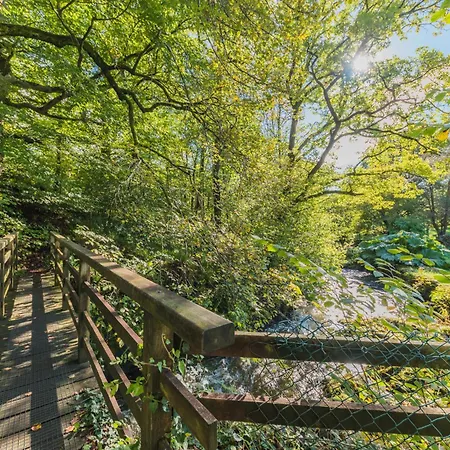 Lakeland With An Acre Of Gardens, Games And Free Parking Εξοχικό σπίτι *