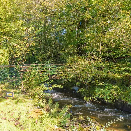 Lakeland With An Acre Of Gardens, Games And Free Parking Εξοχικό σπίτι *