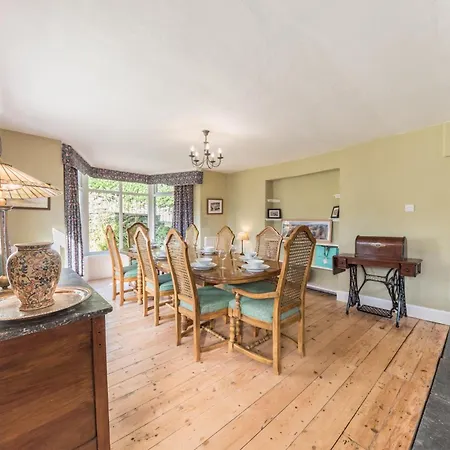 Lakeland With An Acre Of Gardens, Games And Free Parking Rusland