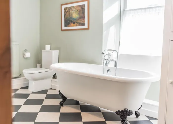 Lakeland With An Acre Of Gardens, Games And Free Parking Rusland