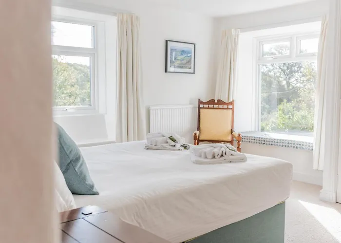 Lakeland With An Acre Of Gardens, Games And Free Parking *