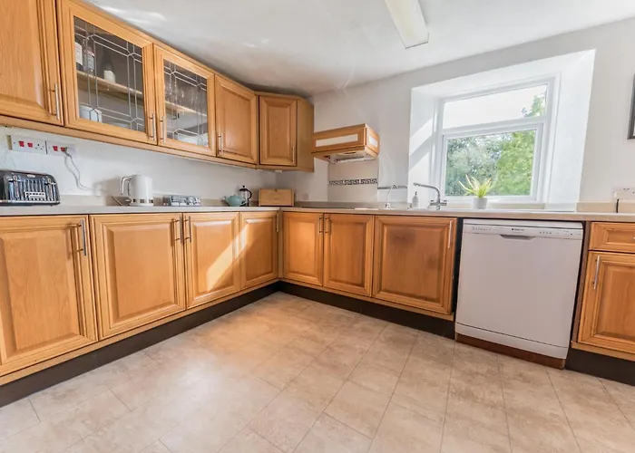 Lakeland With An Acre Of Gardens, Games And Free Parking *