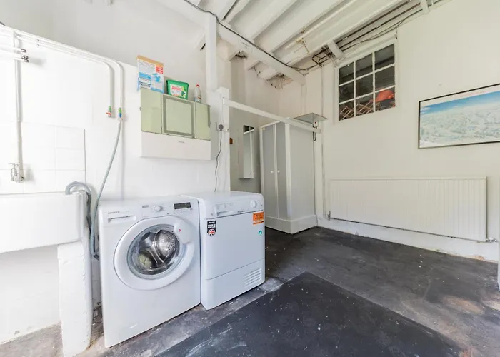 Lakeland With An Acre Of Gardens, Games And Free Parking *