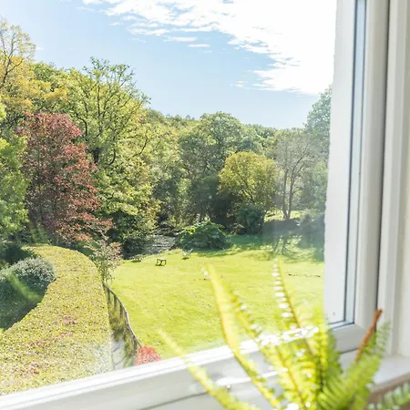 Casa de Campo Lakeland Farmhouse With An Acre Of Gardens, Games And Free Parking Rusland