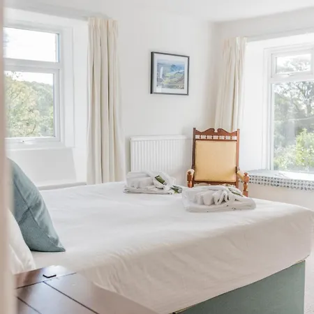 Lakeland With An Acre Of Gardens, Games And Free Parking *