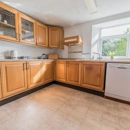 Lakeland Farmhouse With An Acre Of Gardens, Games And Free Parking *
