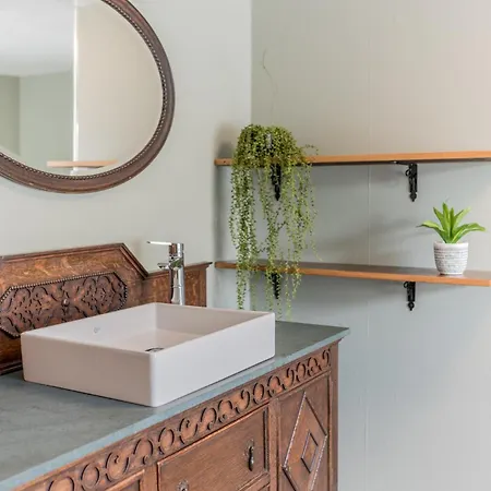 Lakeland With An Acre Of Gardens, Games And Free Parking *