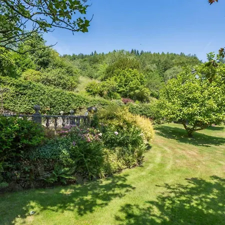 Lakeland Farmhouse With An Acre Of Gardens, Games And Free Parking Rusland