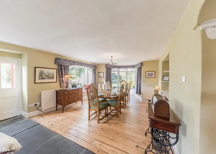 Lakeland With An Acre Of Gardens, Games And Free Parking Country house