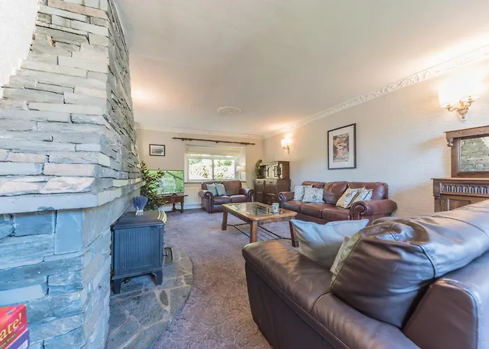 Country house Lakeland With An Acre Of Gardens, Games And Free Parking *