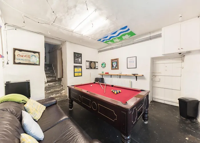 Country house Lakeland With An Acre Of Gardens, Games And Free Parking Rusland