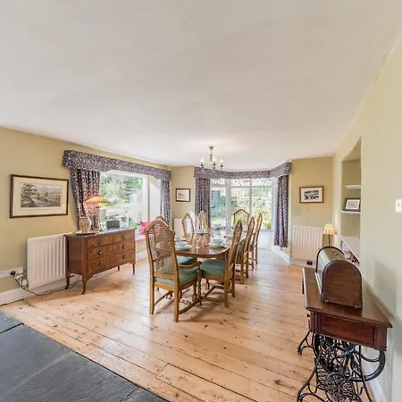 Lakeland With An Acre Of Gardens, Games And Free Parking Landsted